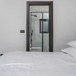 Villa Loma, Brzet,