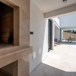 Villa Loma, Brzet, *